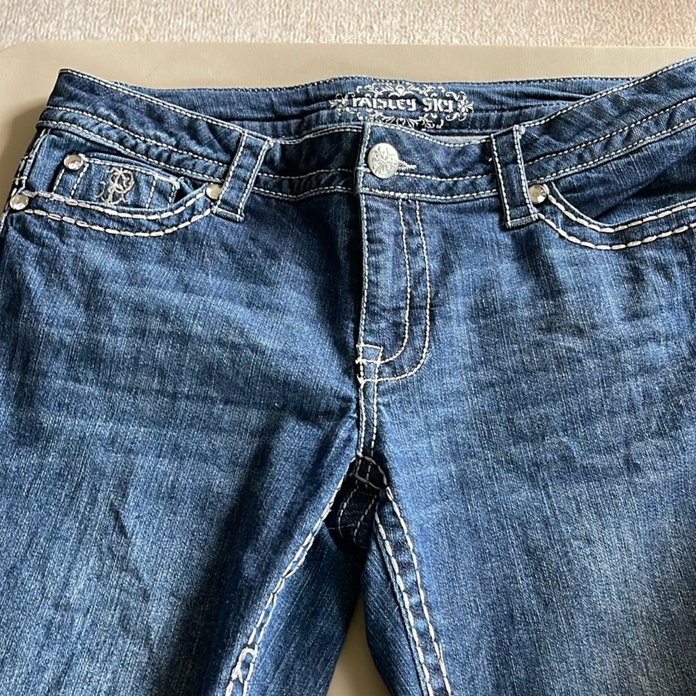 Paisley Sky
Size 10
Blue denim